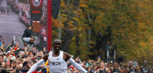 Eliud Kipchoge a reusit performanta de a termina un maraton complet sub doua ore.