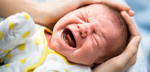 Cum linistesti un copil care are colici