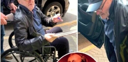 Phil Collins: de ce este cantaretul in scaun cu rotile?