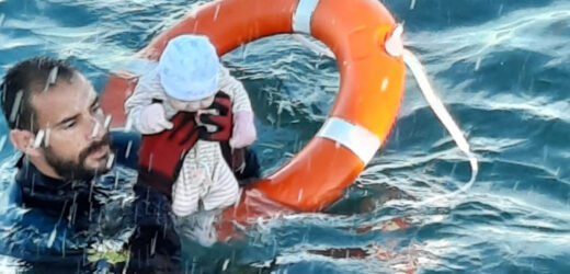 Un bebelus a fost salvat de un politist la Ceuta