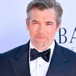 Cine este Patrick Brammall, noul iubit al actritei Anne Hathaway in „Diavolul se imbraca in Prada 2”?