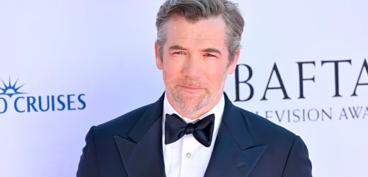 Cine este Patrick Brammall, noul iubit al actritei Anne Hathaway in „Diavolul se imbraca in Prada 2”?