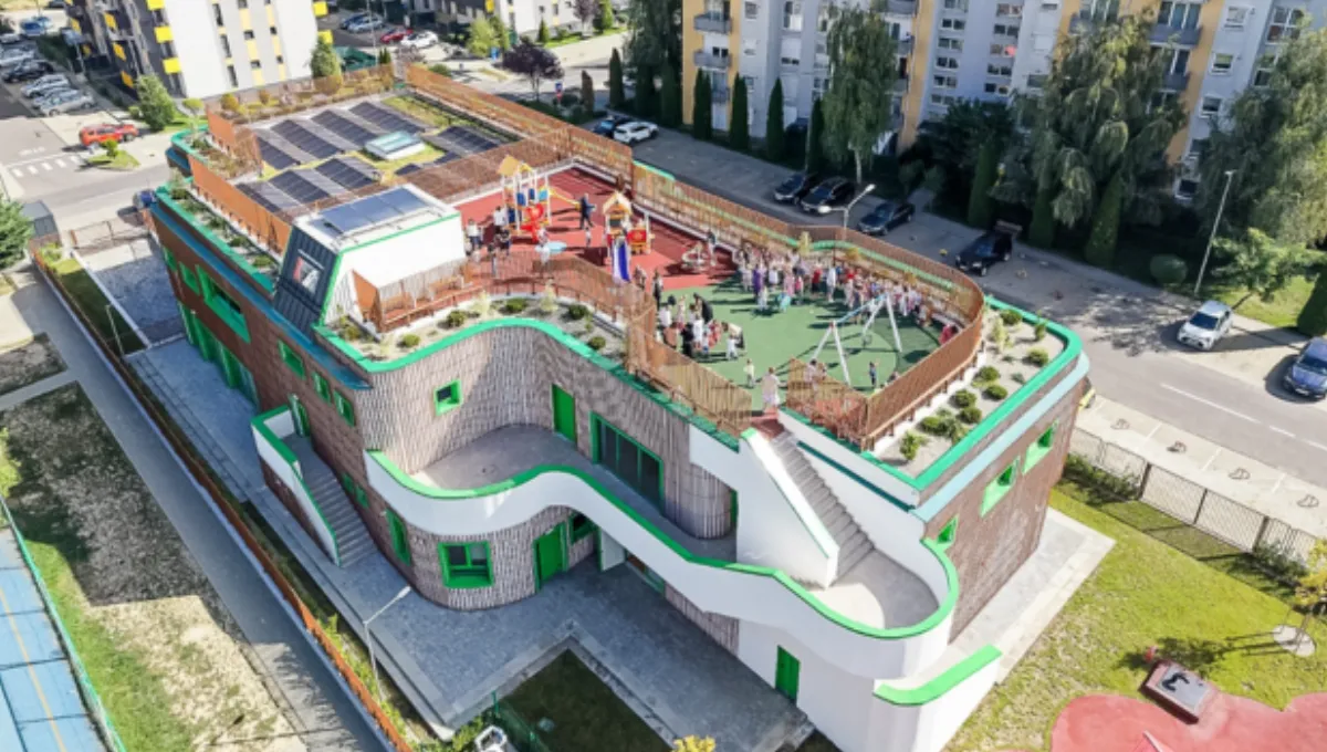 Grădinița de peste 30 de milioane de lei din Bartolomeu-Avantgarden și-a deschis porțile. Are loc de joacă pe acoperiș