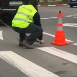 Accident mortal pe bulevard: motociclist grav rănit după ce a lovit un pieton