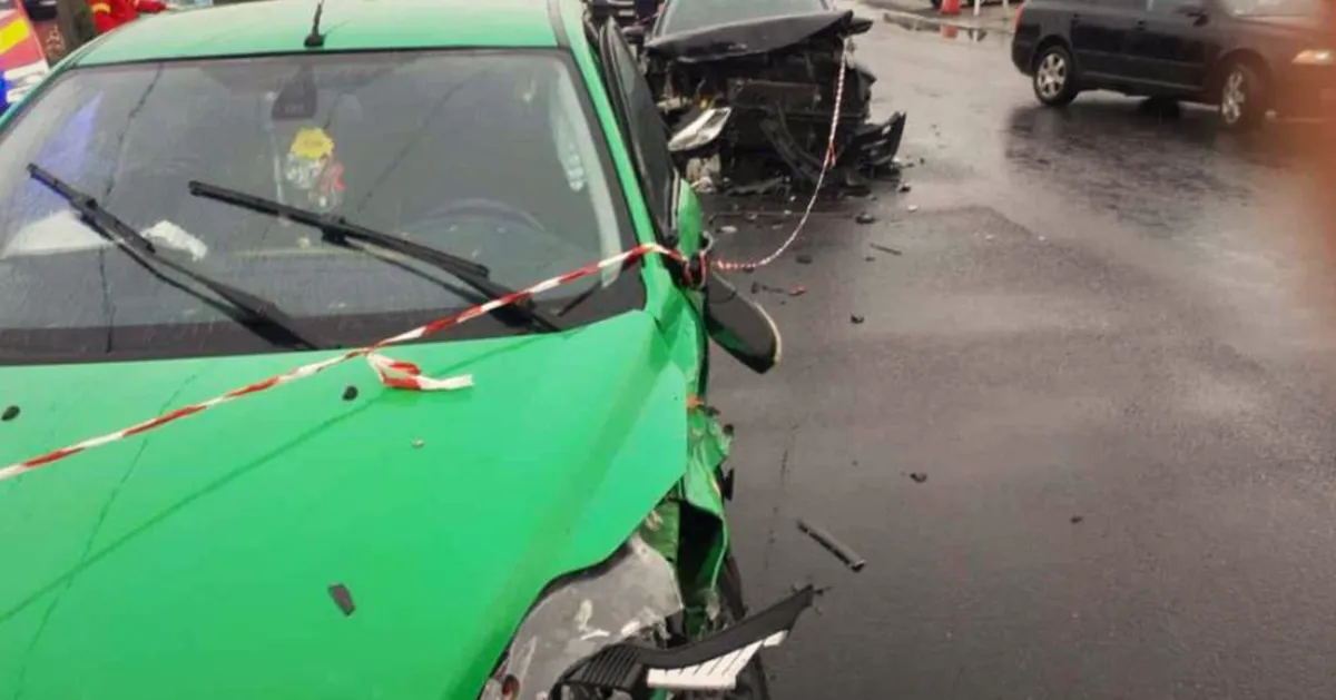 Accident pe A1, în zona Belinț: două autotrenuri, un microbuz și o mașină implicate