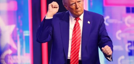 Donald Trump, criticat după ce i s-a văzut eticheta sacoului: Susținătorul „America First” purta un costum ieftin al unui brand ce produce în Asia