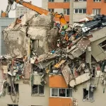 Parte din blocul din Rahova s-a prăbușit marți în timpul demolării